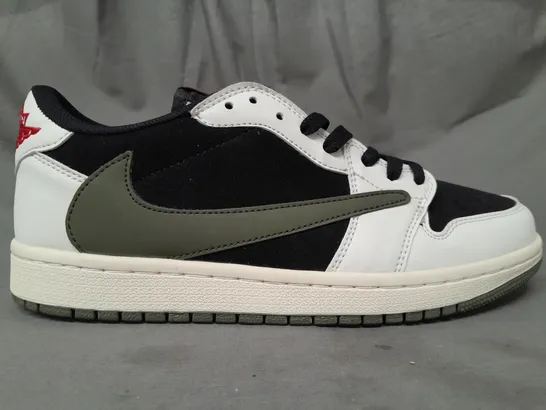 BOXED PAIR OF NIKE AIR JORDAN 1 LOW OG SP SHOES DZ4137 IN BLACK/WHITE/GREEN UK SIZE 8.5