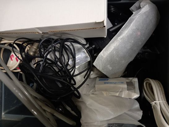 LOT OF APPROXIMATELY 15 ELECTRICAL ITEMS, TO INCLUDE PHONE BATTERY, MERCEDEZ DIAGNOSTIC TOOL, AC ADAPTER, ETC