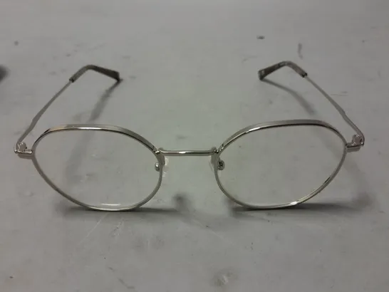 LONDON RETRO SILVER FRAMED GLASSES IN CASE