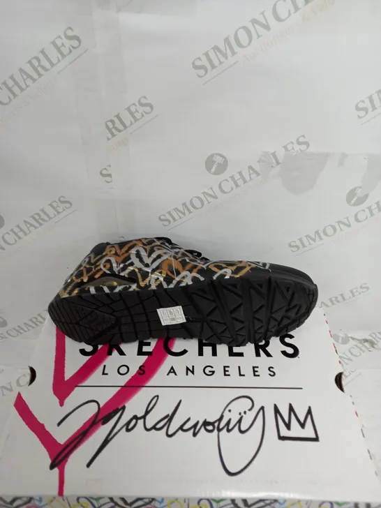 BOXED SKETCHERS LOS ANGELES WOMENS SIZE 6 BLACK TRAINER 