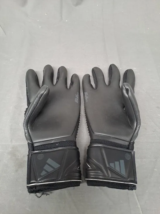 ADIDAS PREDATOR GOALKEEPER GLOVES SIZE 8.5