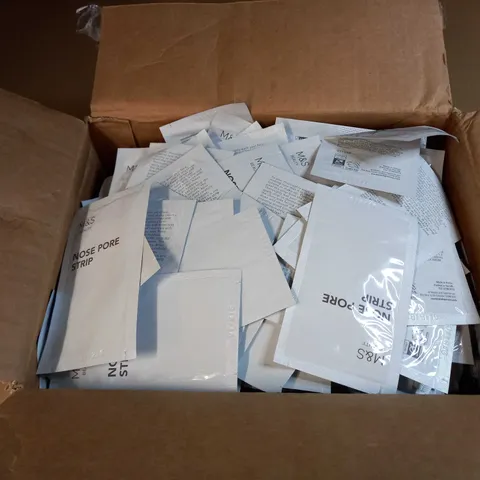 BOX OF APPROX 1000 NOSE PORE STRIPS