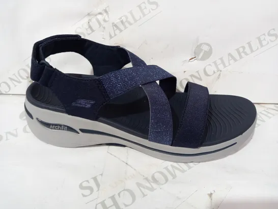 BOXED PAIR OF SKECHERS GO WALK ARCH FIT NAVY SANDALS - SIZE 7