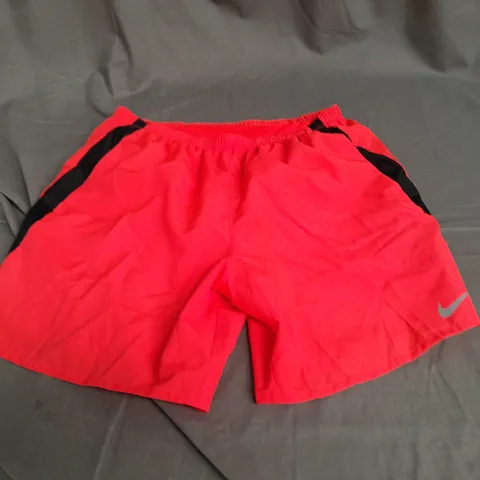 NIKE DRIFIT LARGE ORANGE SHORTS