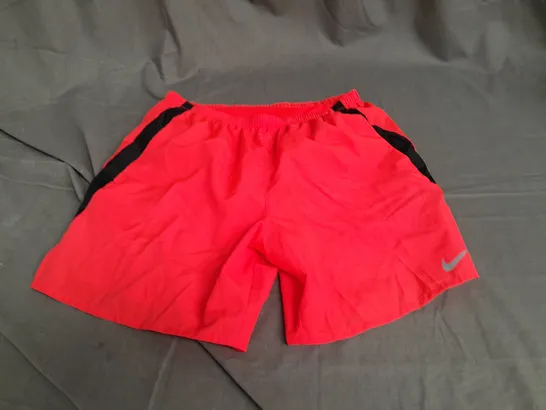 NIKE DRIFIT LARGE ORANGE SHORTS