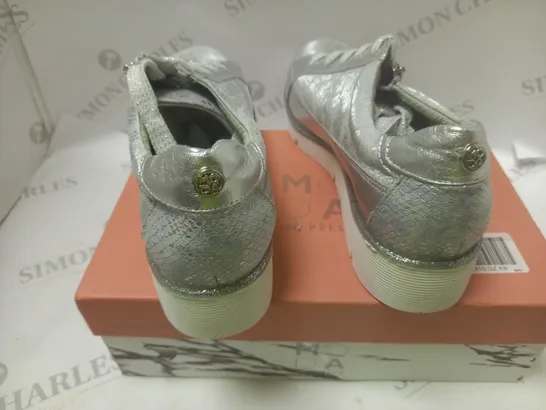 BOXED MODA GENE SILVER LEATHER WEDGE TRAINER WITH LACE AND ZIP - SIZE 41