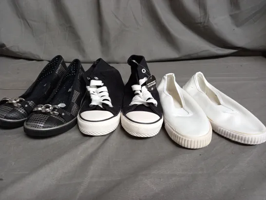 APPROXIMATELY 12 ASSORTED KIDS PAIRS OF SHOES IN VARIOUS COLOURS, STYLES, AND SIZES