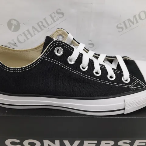 BOXED PAIR OF CONVERSE ALL STAR LOWS IN BLACK/WHITE - MENS 6