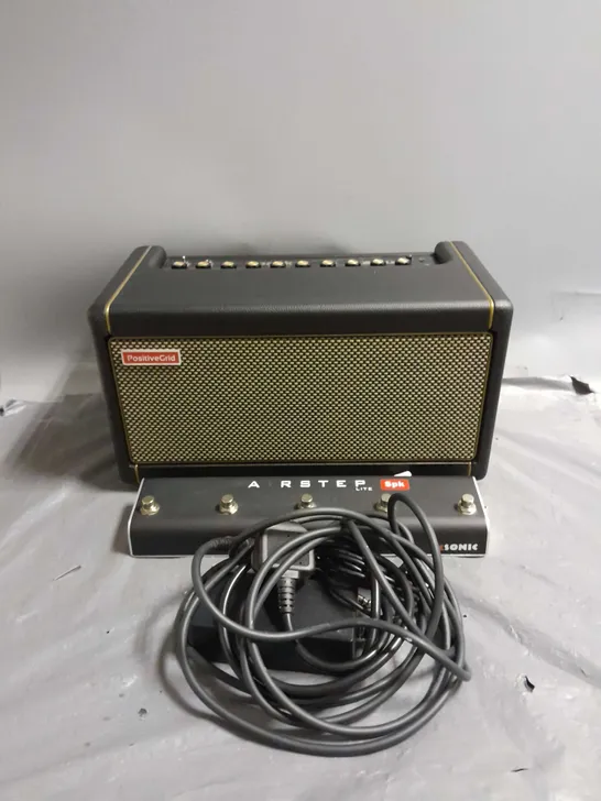 POSITIVE GRID SPARK 40 GUITAR SPEAKER WITH AIRSTEP SMART MULTI CONTROLLER