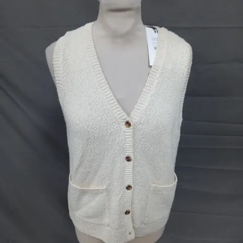 HUSH OTTILINE KNITTED WAISTCOAT IN WHITECAP GRAY - M