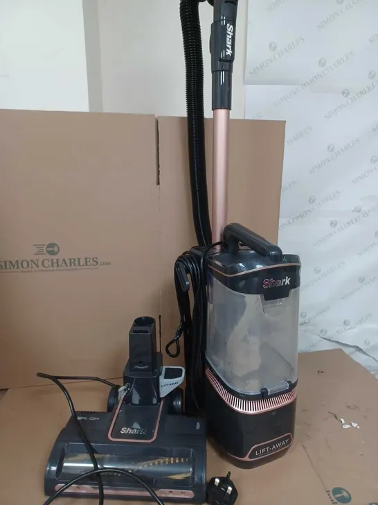 SHARK STRATOS UPRIGHT CORDED VACUUM CLEANER WITH ANTI-HAIR WRAP, POWERED LIFTAWAY TECHNOLOGY - NZ860UKT RRP £299