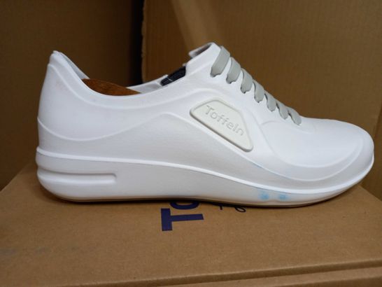 BOXED PAIR OF TOFFELN WHITE TRAINERS - SIZE 6