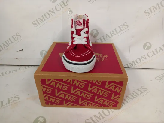 BOXED PAIR OF VANS SK8-HI ZIP KIDS SHOES IN RED/WHITE UK SIZE 4