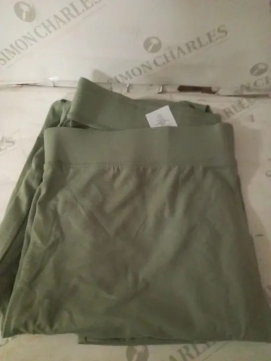 D&CO GREEN LEGGINGS SIZE 2XL