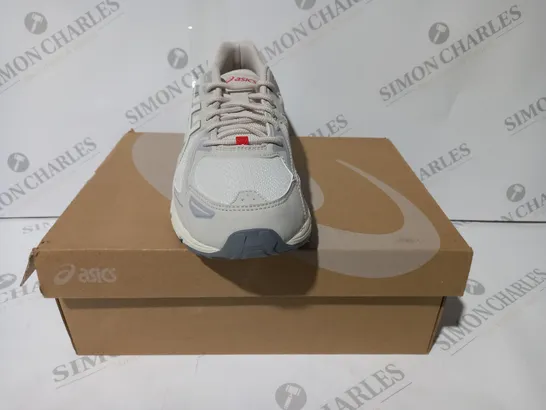 BOXED PAIR OF ASICS GEL-VENTURE 6 TRAINERS IN CREAM UK SIZE 7