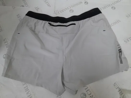 GYMSHARK WHITE TRAINING SHORTS - L