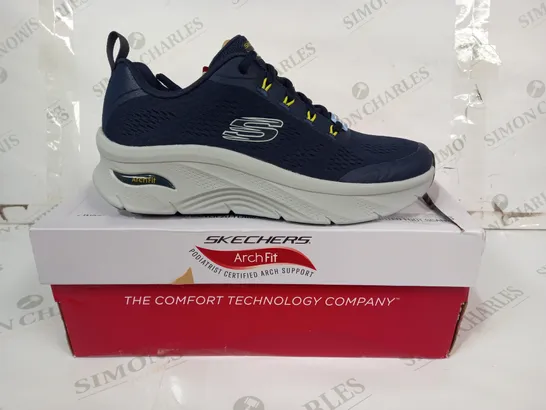 BOXED PAIR OF SKECHERS ARCH FIT SHOES IN NAVY UK SIZE 8