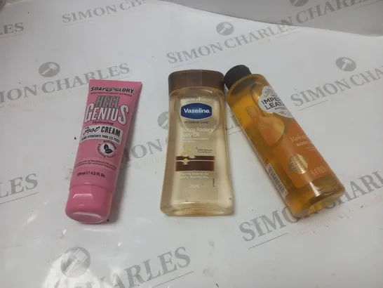 BOX OF APPROXIMATELY 20 COSMETIC PRODUCTS TO INCLUDE IMPERIAL LEATHER, VASELINE, SOAP & GLORY, ETC