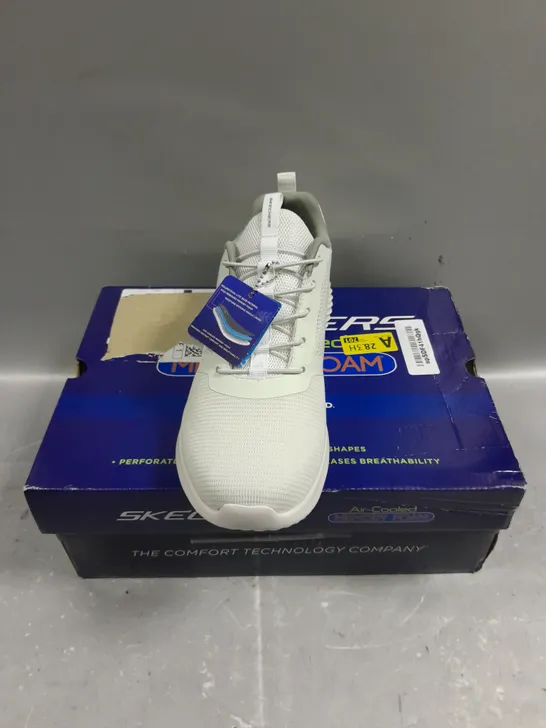 BOXED PAIR OF SKECHERS BOUNDER MEMORY FOAM TRAINERS - 8.5