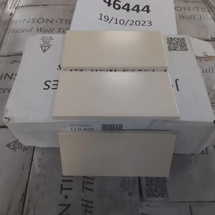 PER CARTON // TILE SIZE 197 X 97 X 8mm 4472711Simon Charles Auctioneers