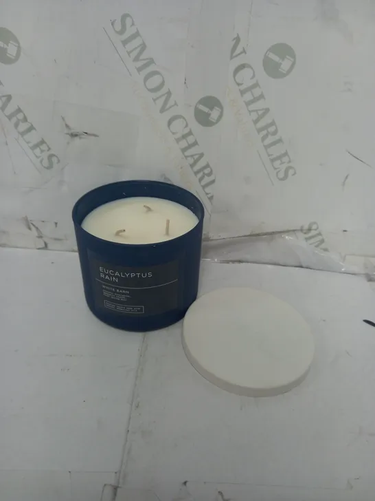 WHITE BARN 3 WICK CANDLE IN EUCALYPTUS RAIN 411G