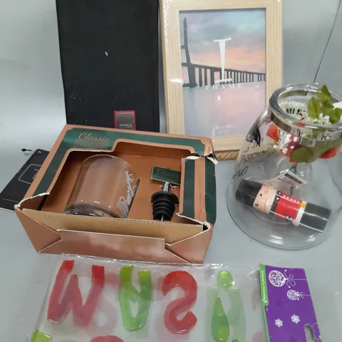 BOX OF APPROXIMATELY 10 ASSORTED ITEMS TO INCLUDE PHOTO FRAME, WHISKEY SET, CHRISTMAS SET ETC