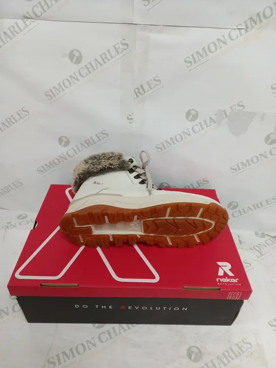 BOXED RIEKER REVOLUTION FUR HIKING BOOTS WHITE SIZE 7.5 