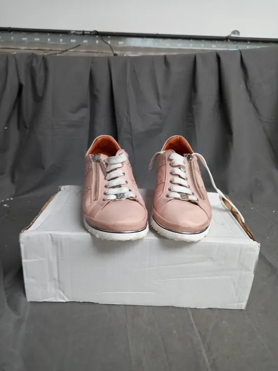 BOXED MODA IN PELLE BRASINA TRAINER SIZE 6