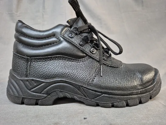 BOXED PAIR OF CENTEK SHOES IN BLACK EU SIZE 38