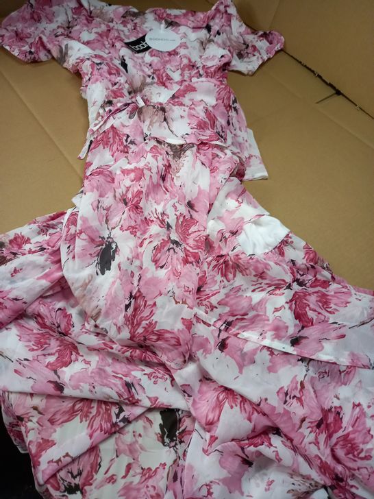 BOOHOO TALL FLORAL PINK FLORAL SLIT FRONT TIRED MAXI DRESS - SIZE 14