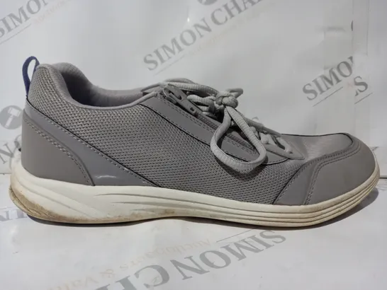 PAIR OF VIONIC AGILE CASSIS ZIP TRAINERS IN SLATE - SIZE 8