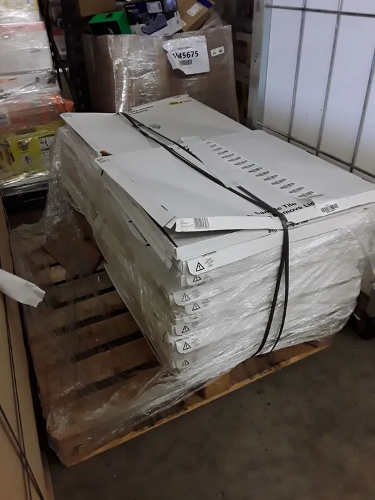 PALLET OF APPROXIMATELY 32 BOXES EACH CONTAINING 3 600×600MM BIANCO WHITE MARBLE FLOOR TILES