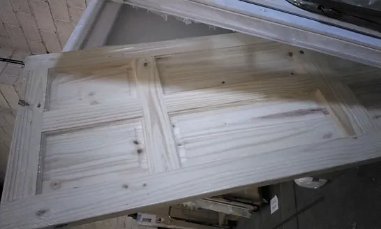 6 PANEL KNOTTY PINE INTERNAL DOOR 2040 X 726MM