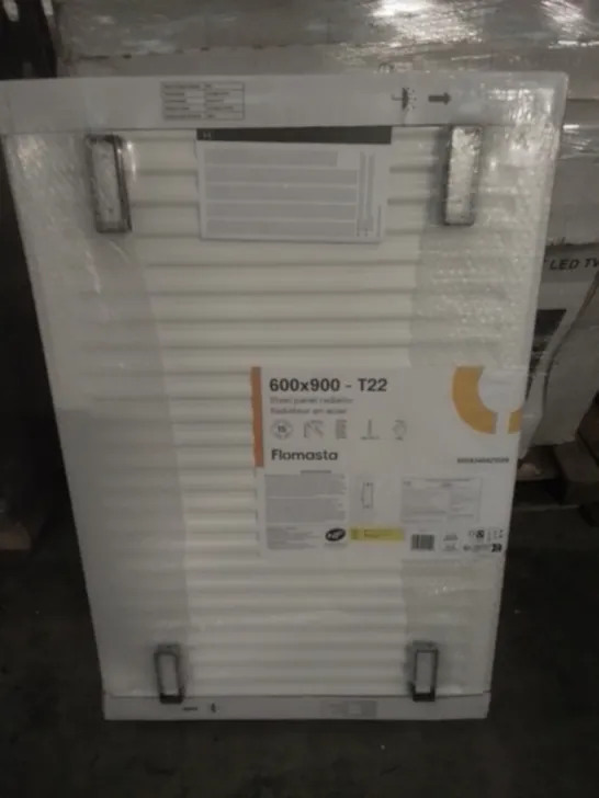 SEALED FLOMASTA 600X900 T22 STEEL PANEL RADIATOR 