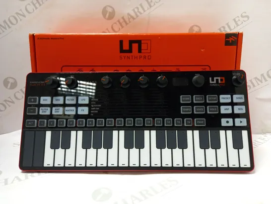 IK MULTIMEDIA UNO SYNTH PRO DESKTOP, IP-UNO-SYNTHPRODT-IN