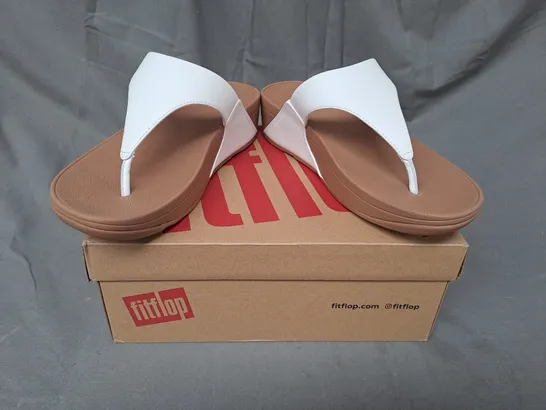 BOXED PAIR OF FITFLOP LULU LEATHER TOEPOST SANDALS IN WHITE UK SIZE 4.5