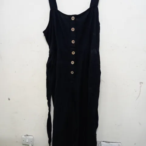 NEW LOOK PLAIN STRAPPY JUMPSUIT DRESS IN BLACK - UK 14