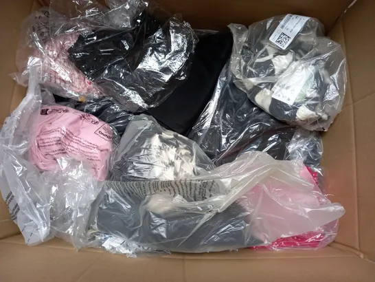 BOX OF APPROXIMATELY 25 ASSORTED CLOTHING ITEMS TO INCLUDE - HAT , JEANS , TROUSERS ETC