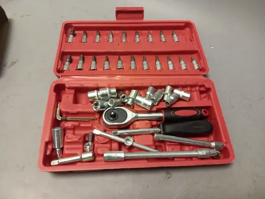 46PCS SOCKET WRENCH SET 