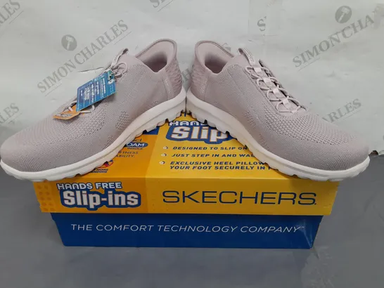 BOXED PAIR OF SKECHERS GO WALK SLIP-INS IN MAUVE UK SIZE 7