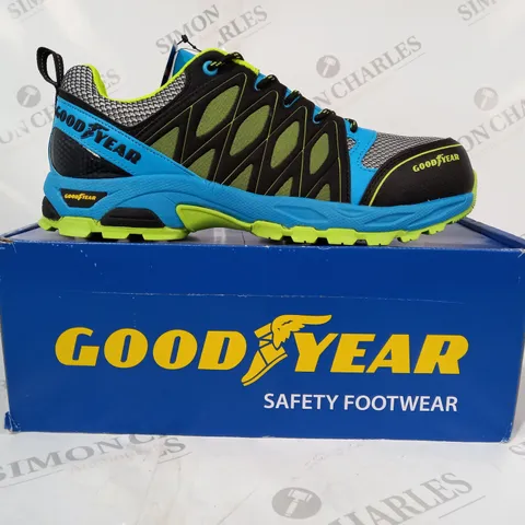 BOXED PAIR OF GOODYEAR SAFETY SHOES IN GREEN/BLUE/GREY UK SIZE 7