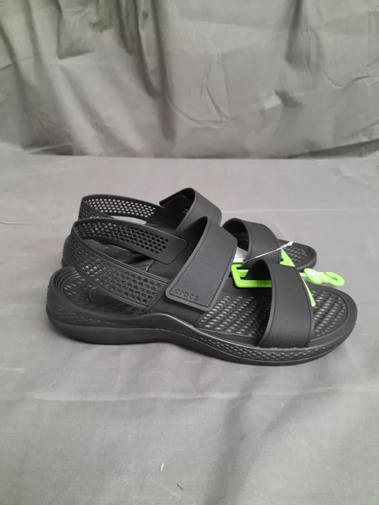 PAIR OF SANDALY CROCS LITE RIDE  360 SIZE 8