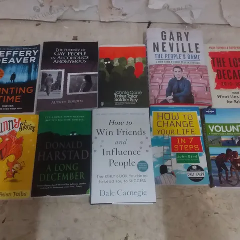 CAGE OF BOOKS BY AUTHORS INCLUDING JEFFERY DEAVER, DONALD HARSTAD, JOHNLE CARRÉ, DALE CARNEGIE, GARY NEVILLE, DALE VINCE 