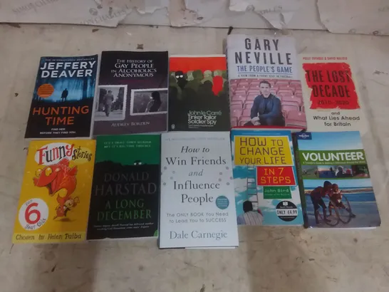 CAGE OF BOOKS BY AUTHORS INCLUDING JEFFERY DEAVER, DONALD HARSTAD, JOHNLE CARRÉ, DALE CARNEGIE, GARY NEVILLE, DALE VINCE 