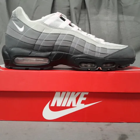 BOXED PAIR OF NIKE AIR MAX 95 SHOES IN GREY/PINK UK SIZE 11.5