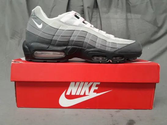 BOXED PAIR OF NIKE AIR MAX 95 SHOES IN GREY/PINK UK SIZE 11.5