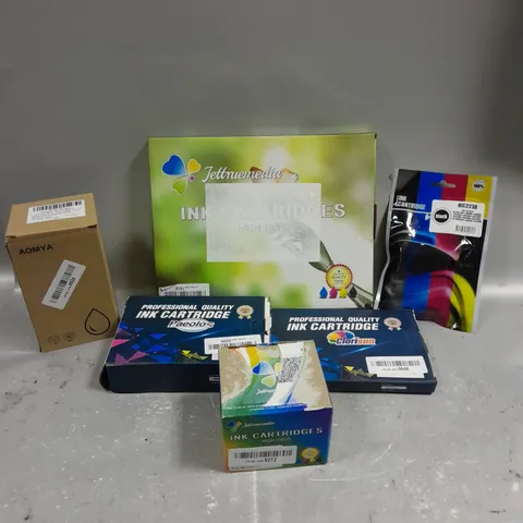 APPROXIMATELY 40 ASSORTED PRINTER INK CARTRIDGES IN VARIOUS BRANDS TO INCLUDE PAEOLOS, JETTRUMEDIA, AOMYA ETC