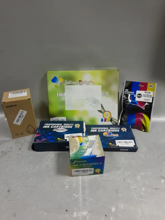 APPROXIMATELY 40 ASSORTED PRINTER INK CARTRIDGES IN VARIOUS BRANDS TO INCLUDE PAEOLOS, JETTRUMEDIA, AOMYA ETC