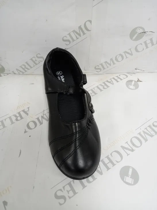 APPROXIMATELY 30 SCHOOL FEES MARY JANES IN VARIOUS EU SIZES 31-36