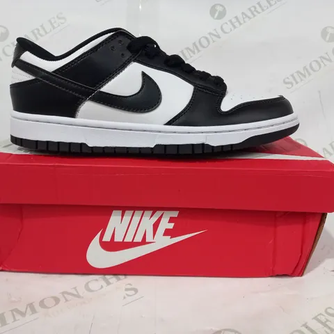 BOXED PAIR OF NIKE DUNK LOW RETRO SHOES IN BLACK/WHITE UK SIZE 6